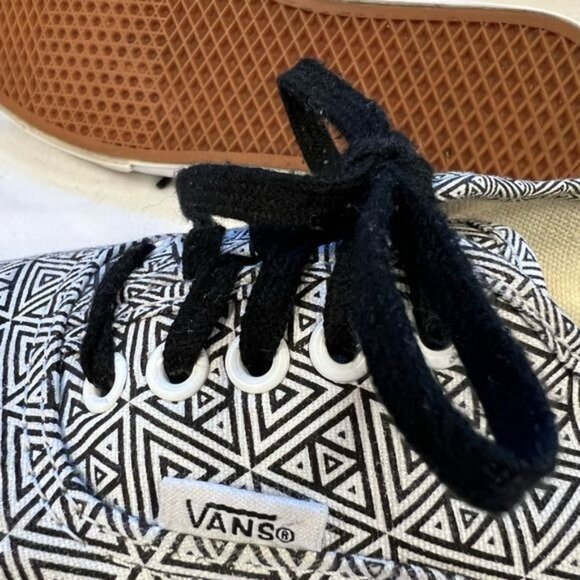 Vans Black & White Triangle Geometric Pattern Size M 4.5/W 6 - Picture 9 of 11
